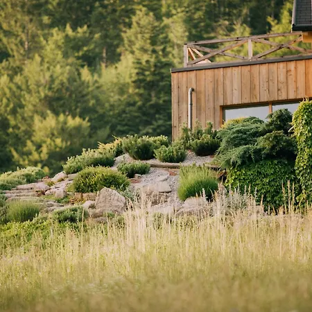 Lill' Hill Estate & Wellness - Anna Idrija