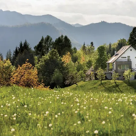 Lill' Hill Estate & Wellness - Anna *