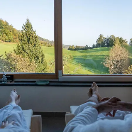 Lill' Hill Estate & Wellness - Anna
