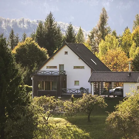 Lill' Hill Estate & Wellness - Anna