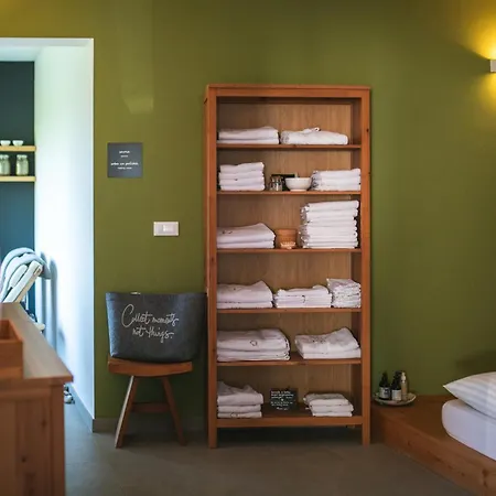 Lill' Hill Estate & Wellness - Anna *