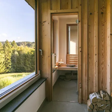Lill' Hill Estate & Wellness - Anna *
