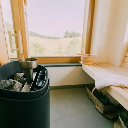 Lill' Hill Estate & Wellness - Anna *